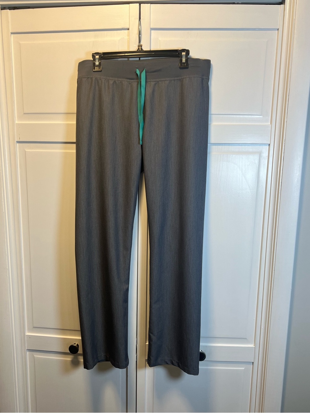 Figs Women’s Livingston High Rise Straight Leg Pants Size Medium Color Graphite